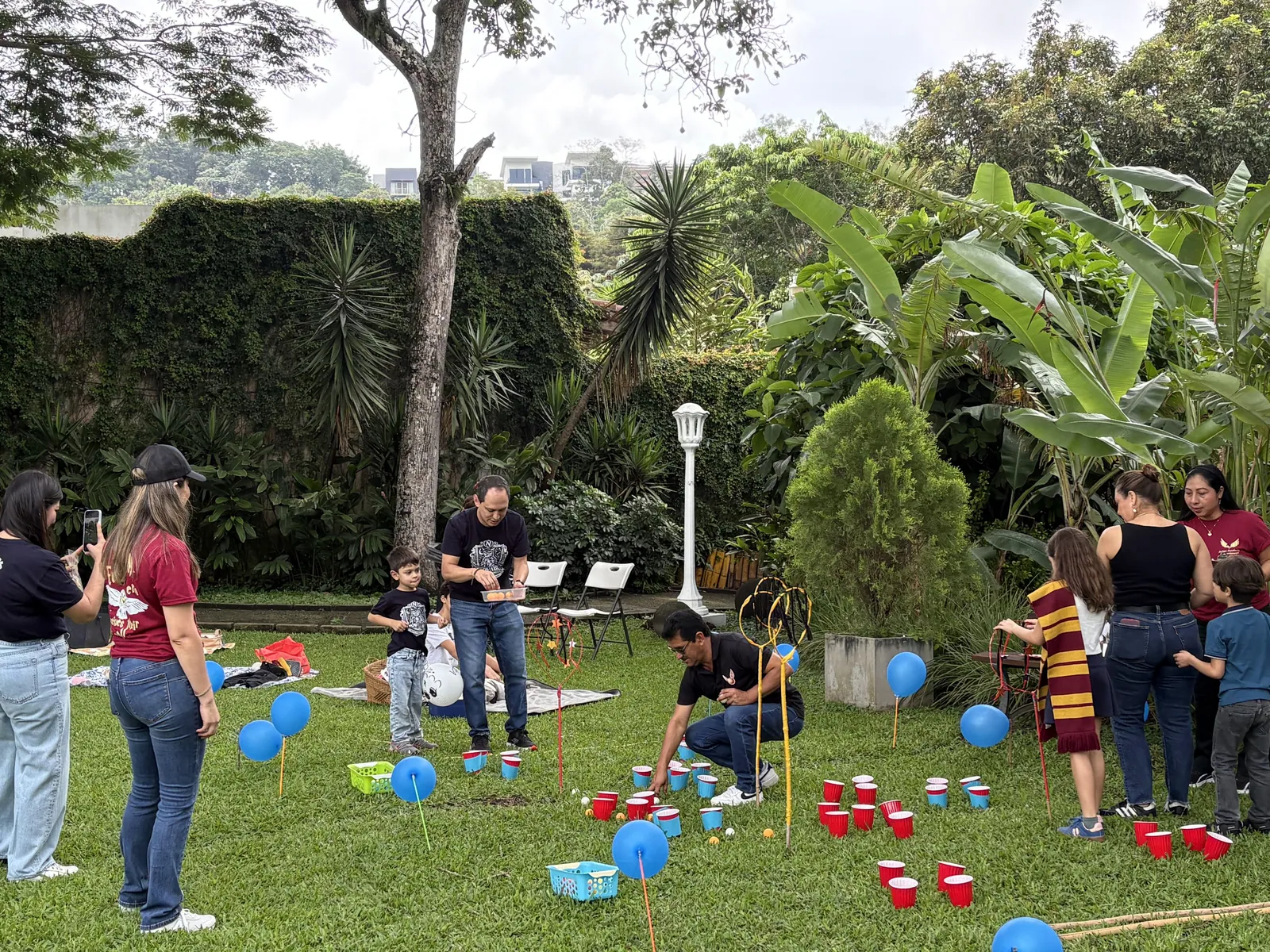 Families, learners and guides of Acton Academy El Salvador together at a community day